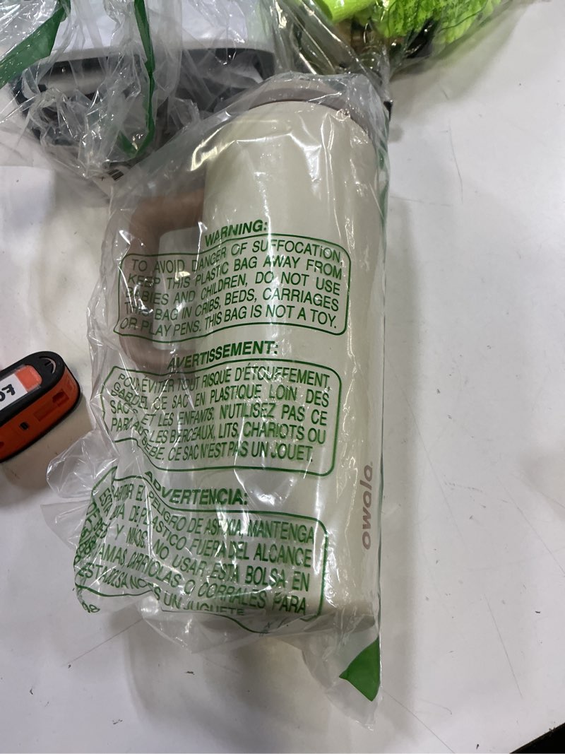 Condition photo showing Good Condition for owala freesip tumbler - stainless steel - 40-oz. - tan (lightly toasted) lightly toasted 40 ounces