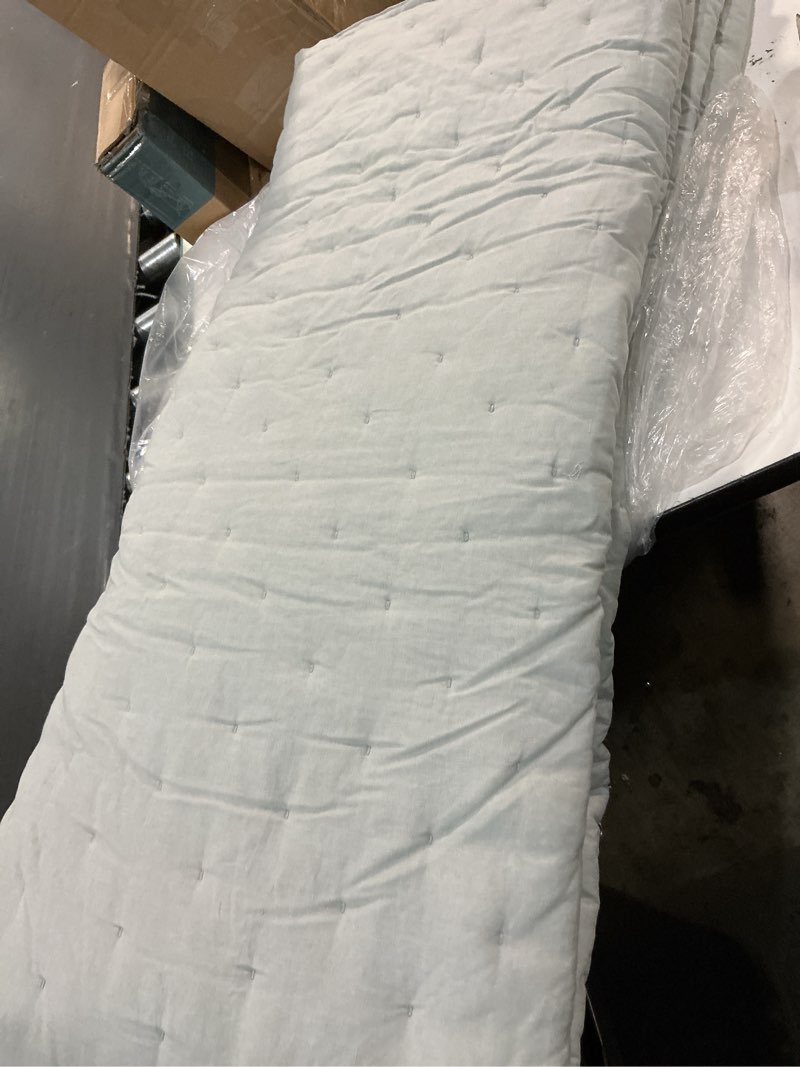 Condition photo showing Good Condition for organic cotton gauze dream quilt king/calking 