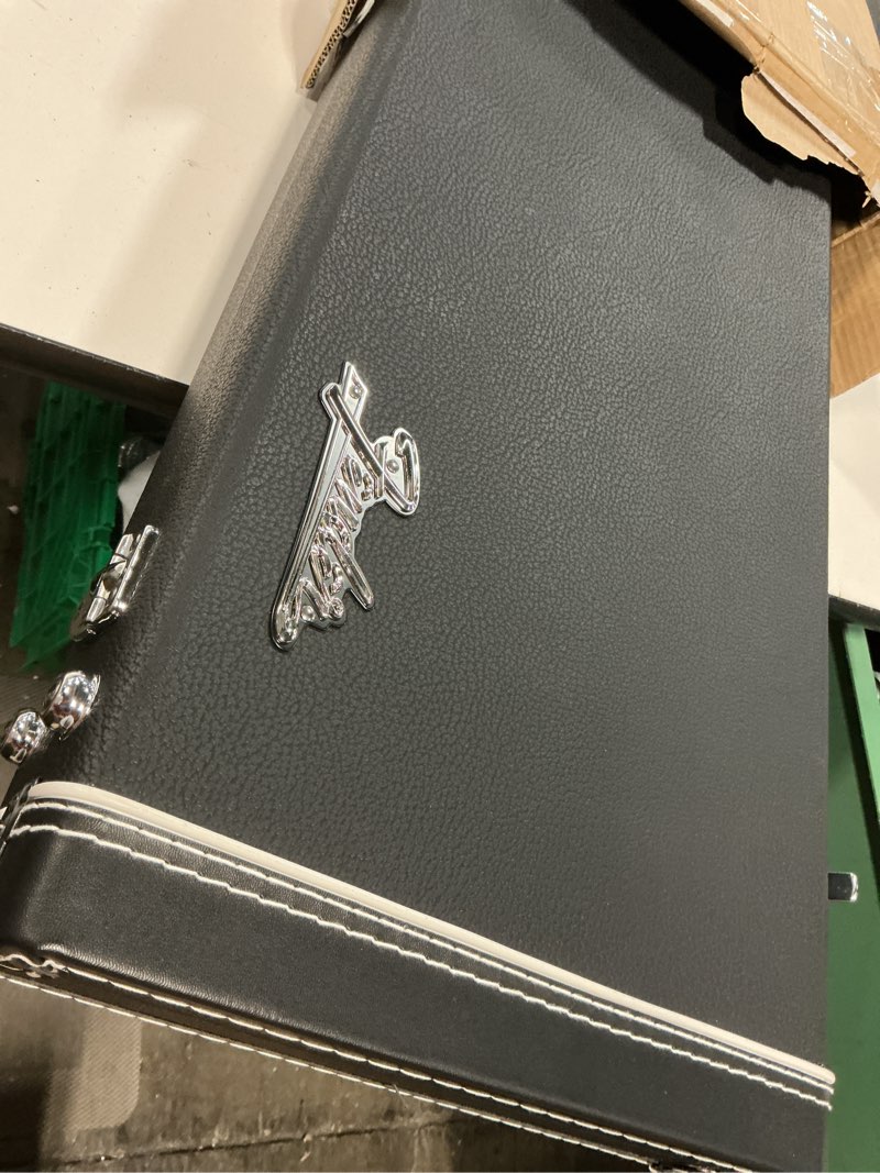 Condition photo showing Good Condition for Fender Classic Series Wood Case, Mustang/Duo Sonic, Sonic Black Sonic Black Mustang/Duo Sonic