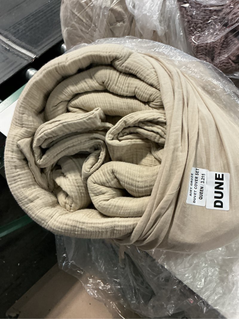 Condition photo showing Good Condition for organic cotton gauze duvet cover set color: dune size: full/queen set: with sham set