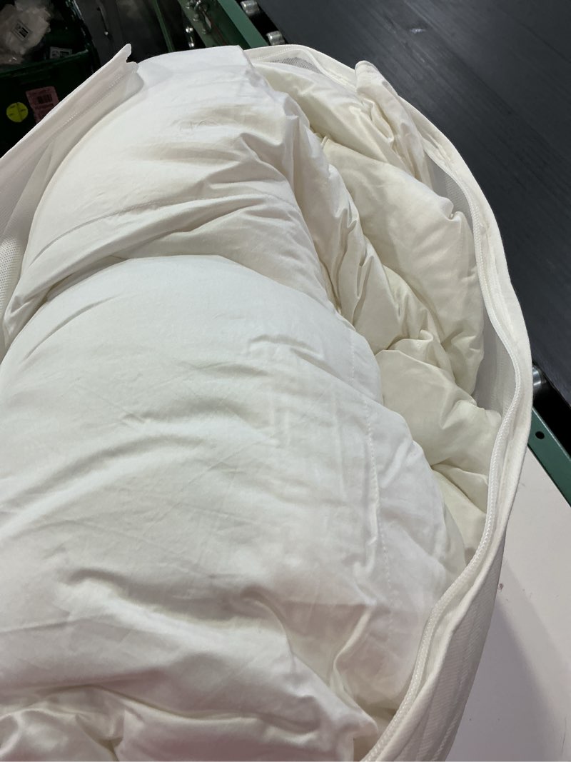 Condition photo showing Good Condition for quince down alternative comforter all season size king cal king new
