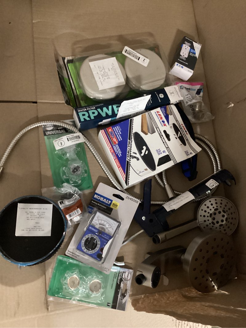 Assortment of home improvement items 