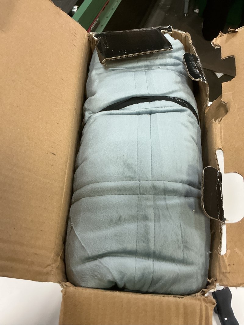 Condition photo showing Good Condition for EVERGRACE 3 Pieces Luxurious Velvet Quilt King Size, Ultra Soft Bedspread Coverlet Set, Double Box Stitch Lightweight Velvet Comforter for All Season with 2 Shams, Blue Linen, 108"x96" Double Box Stitch Blue Linen King (108"x96")