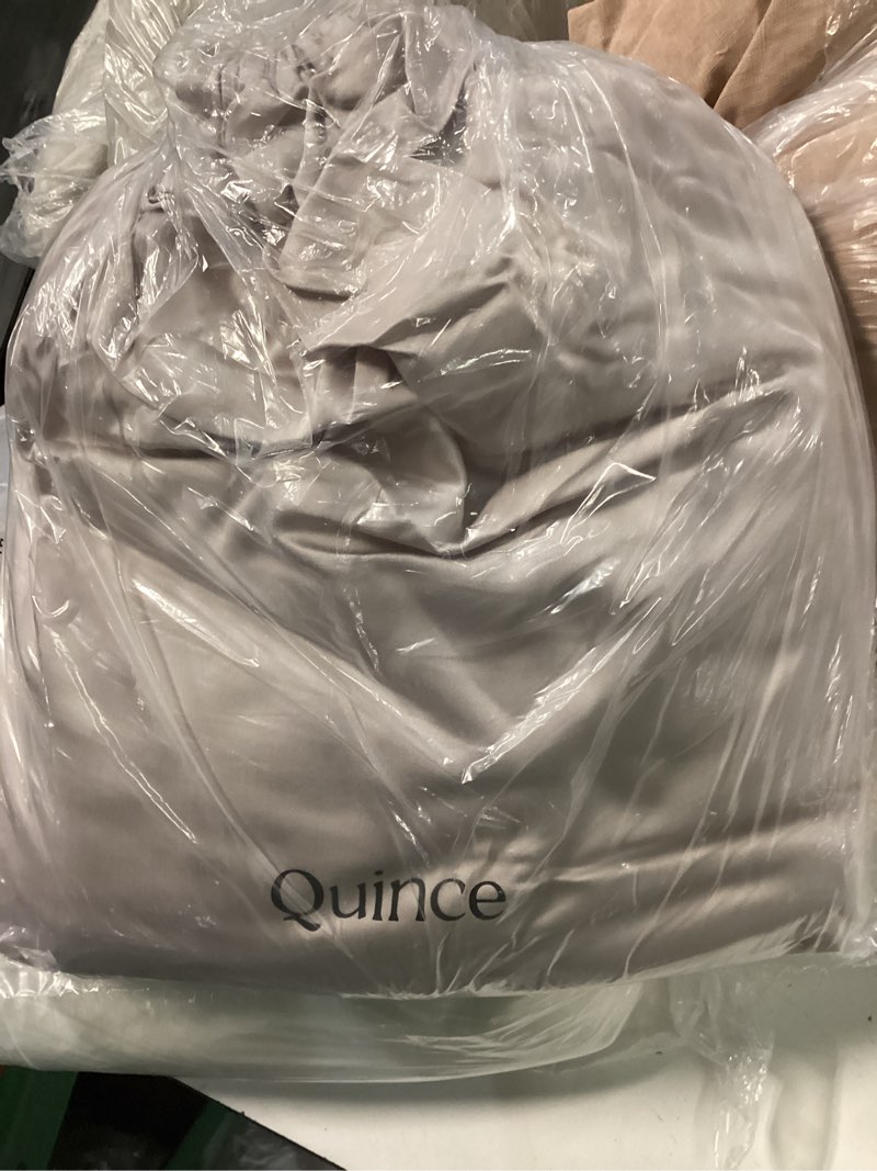 Condition photo showing New/Like New for bamboo sheet set, queen, soft blush
