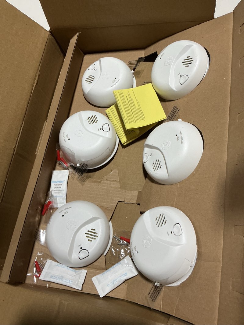 Condition photo showing Good Condition for first alert smico100 battery-operated combination smoke & carbon monoxide alarm -pack 6 6-pack precision detection smico100