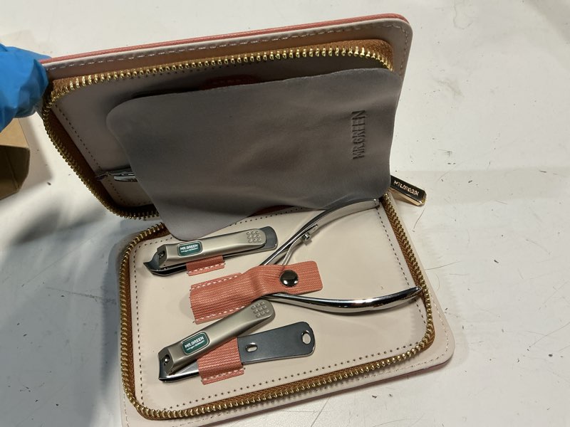 Condition photo showing Good Condition for mr.green 7in1 manicure sets personal care tools stainless steel professional nail clippers pedicure set travel case kits (mr-6032)