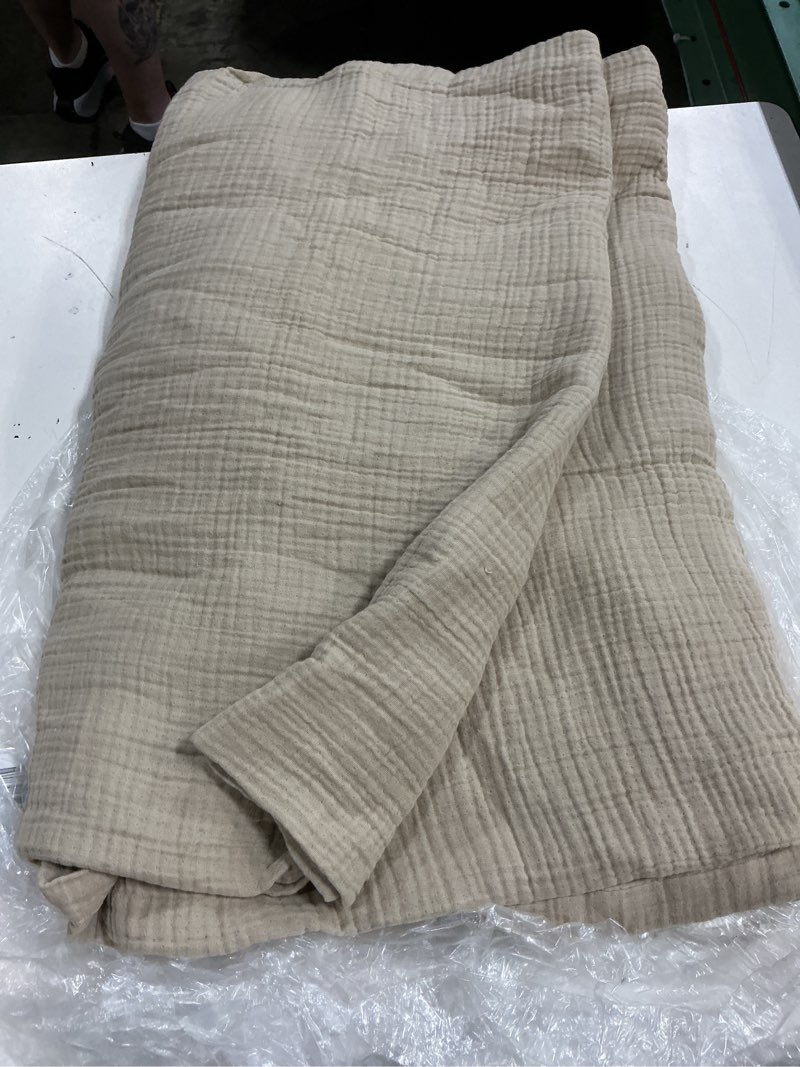 Condition photo showing Good Condition for quince organic cotton gauze dream quilt king size dune 