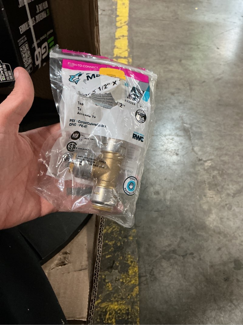 Condition photo showing New/Like New for sharkbite max 1/2-in push-to-connect standard tee
