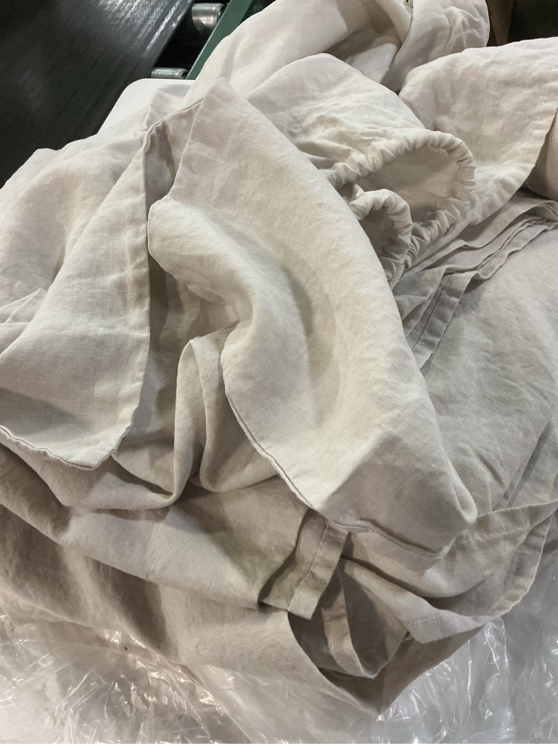 Condition photo showing Good Condition for european linen sheet set, twin xl, sand