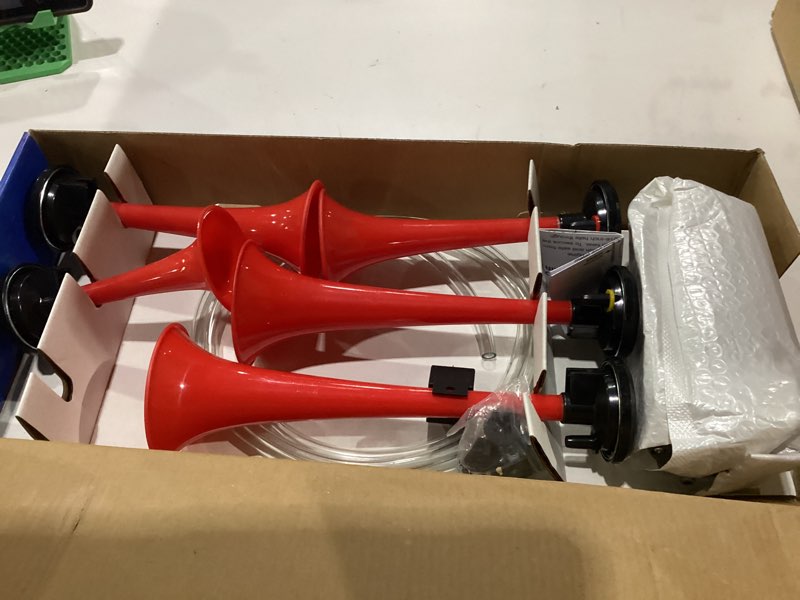 Condition photo showing New/Like New for la cucaracha horn music horns loud 5 trumpet musical sound air horn with compressor full complete system red 12v (lacukaracha)