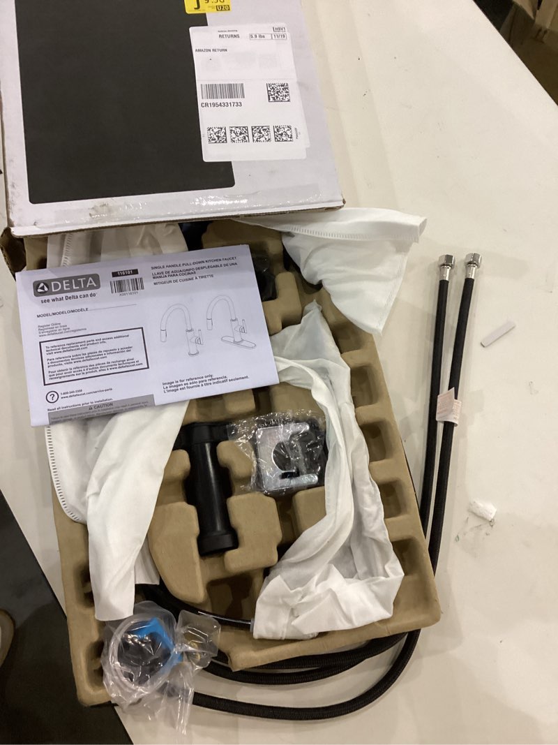 Single handle pull down kitchen faucet