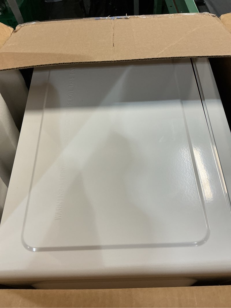 Condition photo showing Good Condition for commercial chef chm990w 900 watt counter top microwave oven, 0.9 cubic feet, white cabinet white 0.9 cubic feet