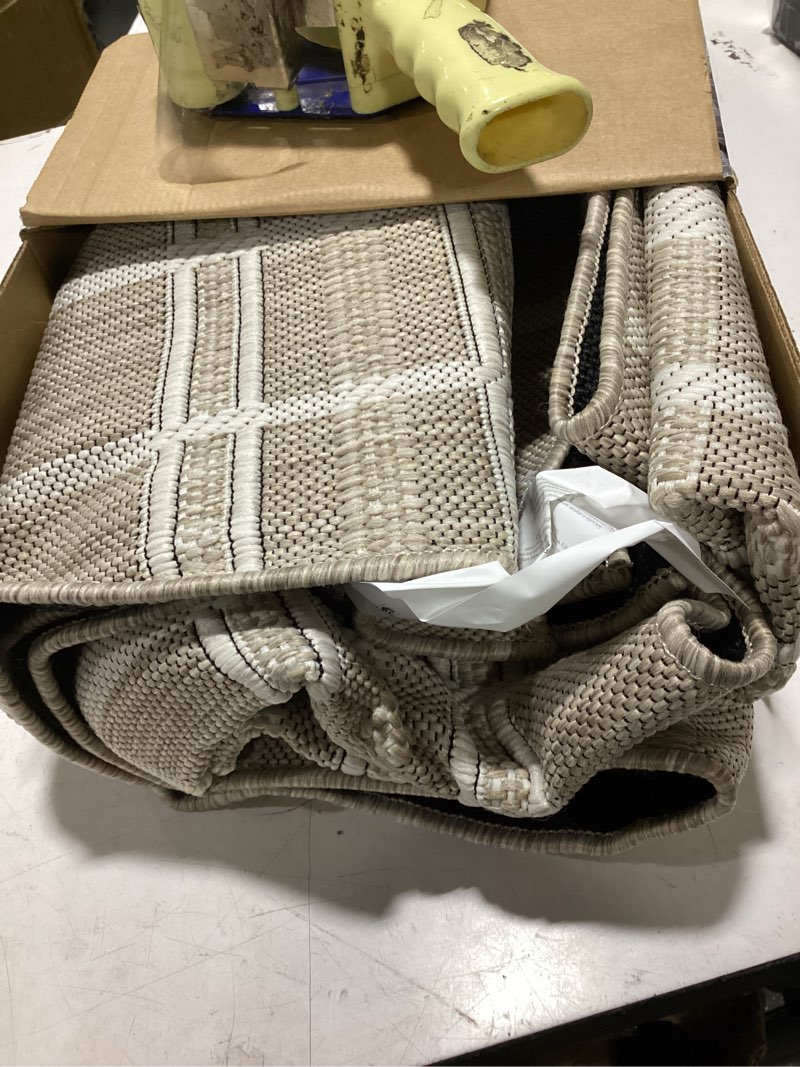 Condition photo showing Good Condition for my texas house blake outdoor area rug 5' x 7'