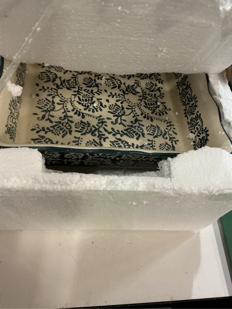 Condition photo showing Good Condition for Chef Pomodoro Casserole Dish 15.50 × 9.30", White Ceramic Baking Dishes for Oven, Deep Ceramic Casserole, Elegant Baking Dish with Lid, Oven Bakeware Ideal for Lasagna, Roasting