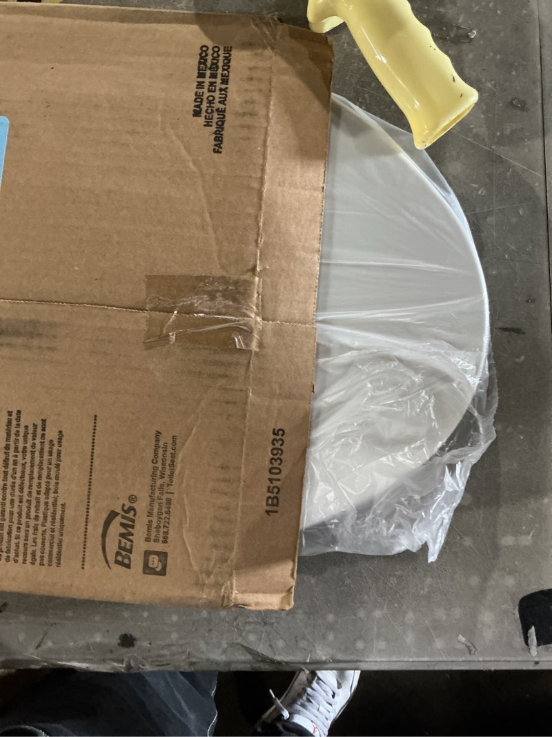 Condition photo showing Good Condition for bemis 170 durable plastic toilet seat, elongated, white