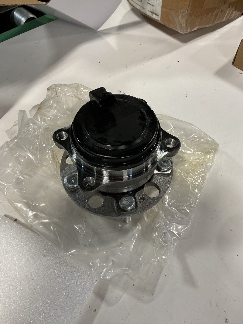 Condition photo showing New/Like New for for kia sorento 2016 2017 2018 2019-2020 fwd rear wheel bearing hub assembly