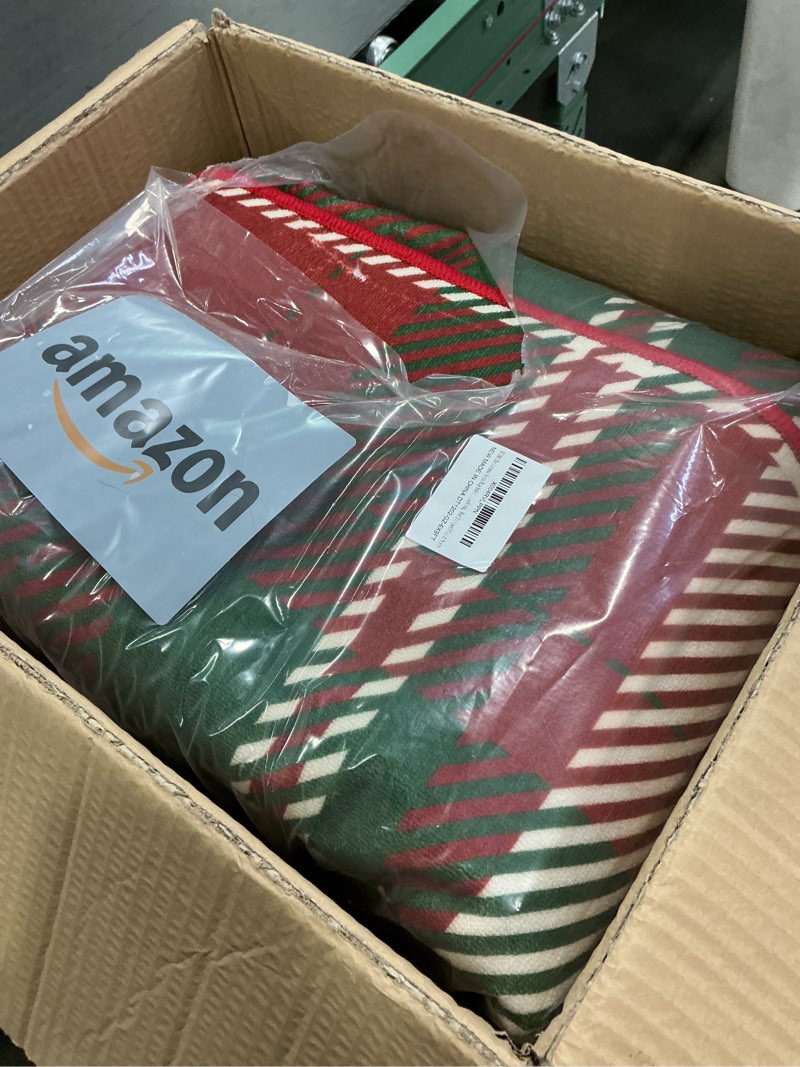 Condition photo showing Good Condition for Christmas 6x9 Area Rugs for Living Room Bedroom,Xmas Checkered Buffalo Plaid Rug,Machine Washable Low Pile Non Slip Soft Indoor Floor Carpet,Holiday Decorative Rug for Dining Room,Ivy-Red Tartan Green&red Plaid 6' x 9' (Rectangular)