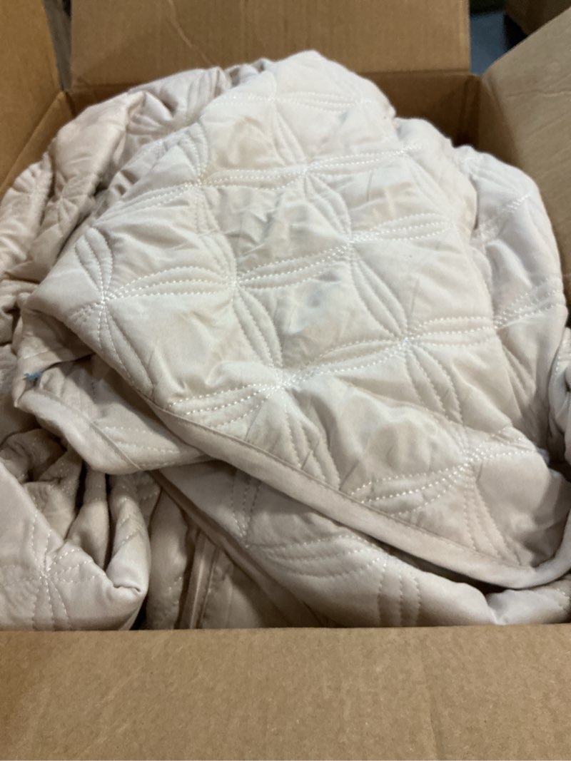 Condition photo showing As Is for Exclusivo Mezcla King Quilt Set, 3 Pieces Lightweight Quilts King Size with Geometric Ellipse Pattern, Soft Quilted Bedspreads Brich Beige Coverlets Bedding Set for All Seasons