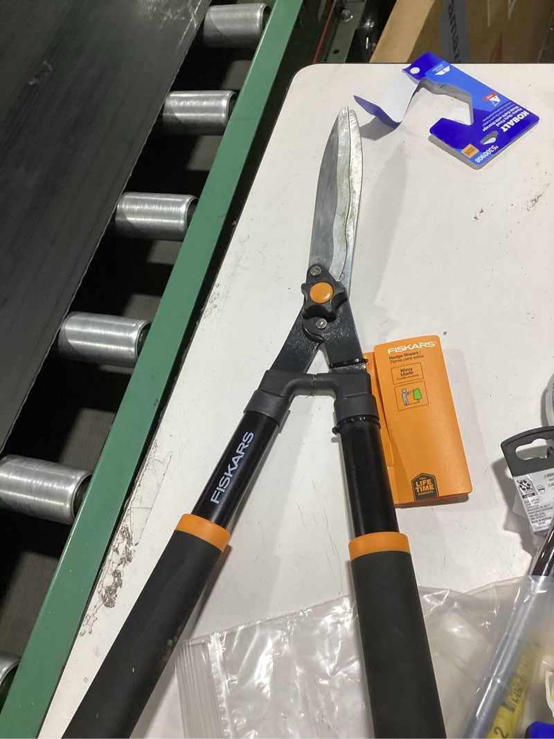 Condition photo showing As Is for fiskars 8-in steel standard hedge shears