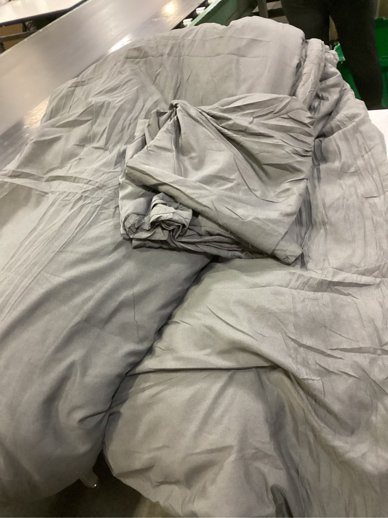 Condition photo showing Good Condition for ROSGONIA King Size Comforter Set Charcoal Grey, 3pcs (1 Dark Gray Comforter & 2 Pillowcases), All Season Bedding Lightweight Bedspread Blanket Quilt King Comforter 104"x90" Charcoal Gray