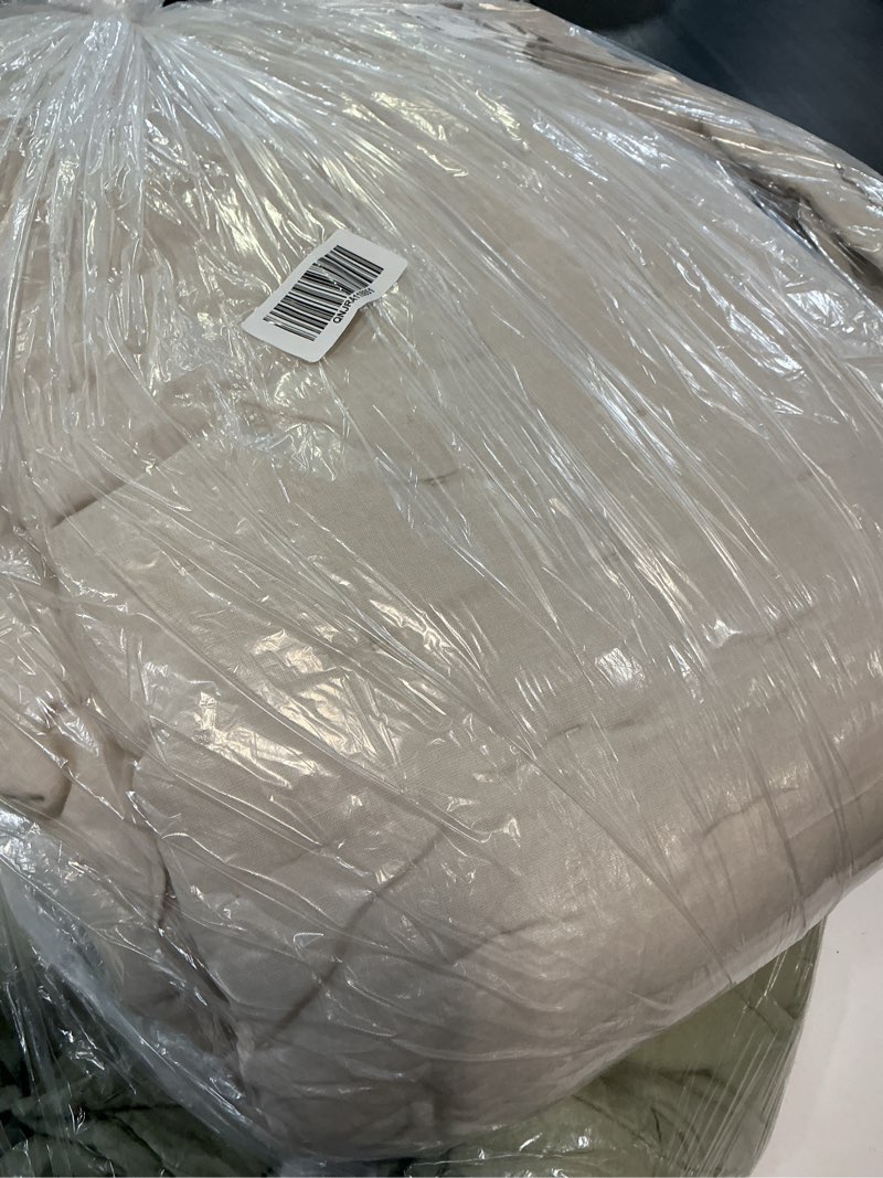 Condition photo showing Good Condition for european linen dream quilt set, king/cal king, sand