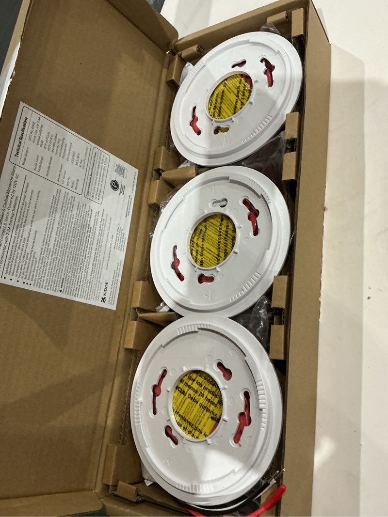 Condition photo showing Good Condition for kidde smoke and carbon monoxide detector, hardwired with aa battery backup, voice alerts, interconnectable, led status lights, 85 db alarm, 5-inches, 3-pack 3 pack 30cuar-v
