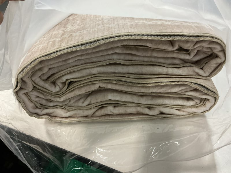 Condition photo showing Good Condition for Art&Tuft Washable Rugs 10x14, Anti-Slip Backing Abstract  Area Rugs for Living Room, Foldable Sta