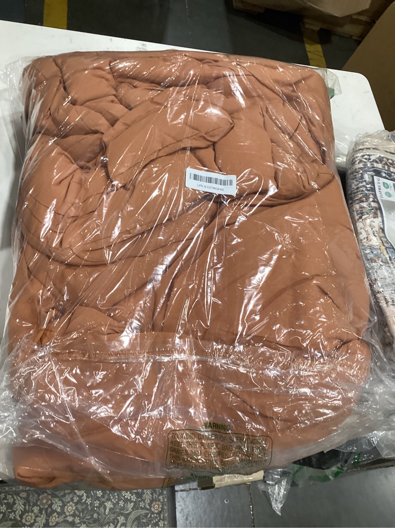 Condition photo showing Good Condition for bedsure queen comforter pumpkin soft prewashed bedding for all seasons,  gentlesoft™ bed set, 1 lightweight comforter (90"x90") and 2 pillowcases (20"x26") queen(90"x90") 27 - pumpkin