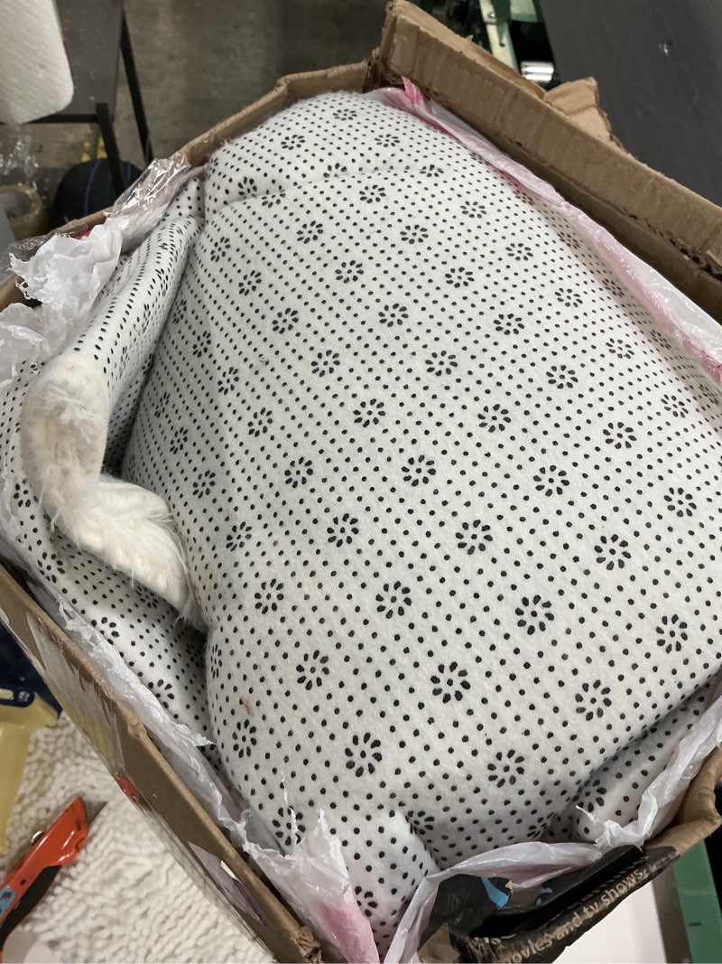 Condition photo showing Good Condition for Andecor Soft Large Area Rugs, 9x12 Shaggy Plush Rug for Living Room Bedroom Dorm Boys Girls Room Home Indoor Decor Floor Carpet, Cream White