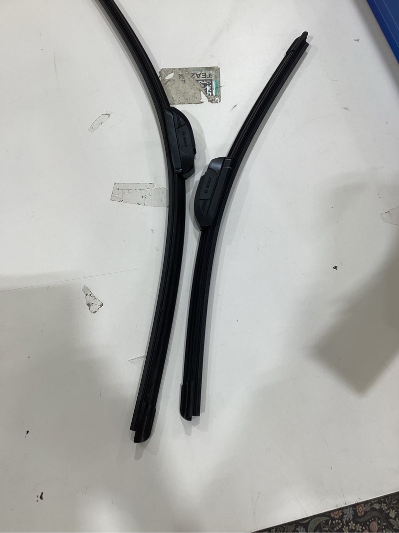 Condition photo showing Good Condition for BOSCH 3397014398 AeroTwin OE Replacement Wiper Blades Driver & Passenger Side - Set of 2 (24" & 18") Combo Pack (24" & 18") Denso Top Lock