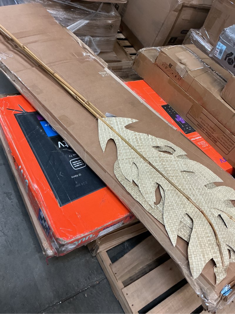 Condition photo showing Good Condition for 79" light brown bamboo wood woven palm leaf set