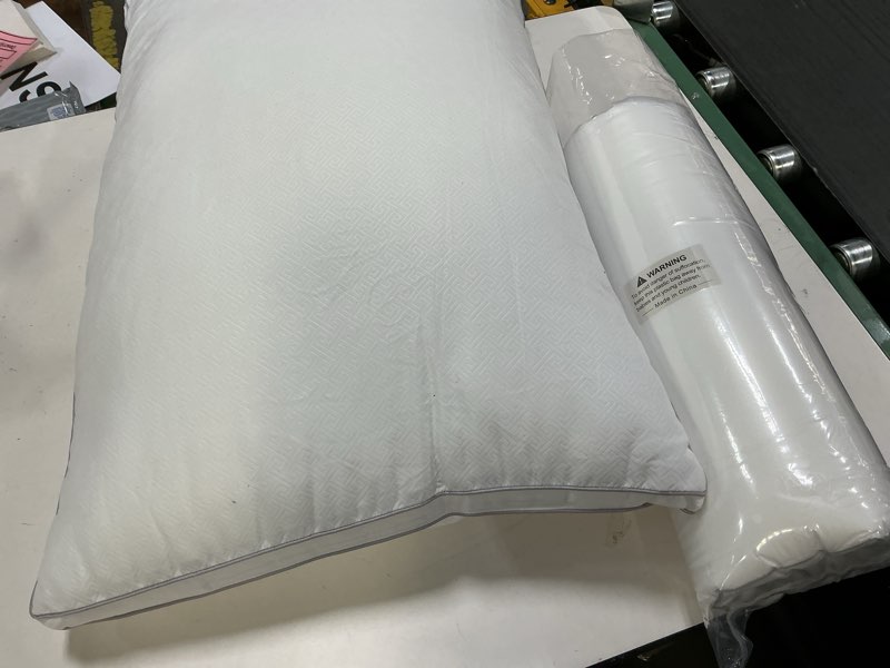 Condition photo showing Good Condition for viewstar Pillows Queen Size Set of 2, Hotel Quality, Down Alternative Gusseted Bed Pillows for Side, Back, or Stomach Sleepers, White Plush White Queen