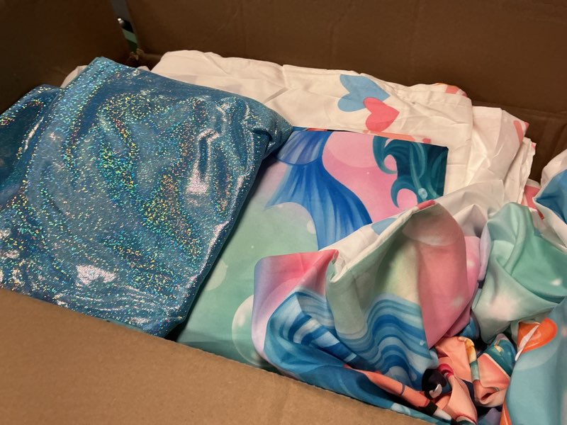 Condition photo showing Good Condition for A Nice Night Mermaid Queen Comforter Set Gradient Glitter Bedding for Girls, 6-Piece Bed in a Bag wi