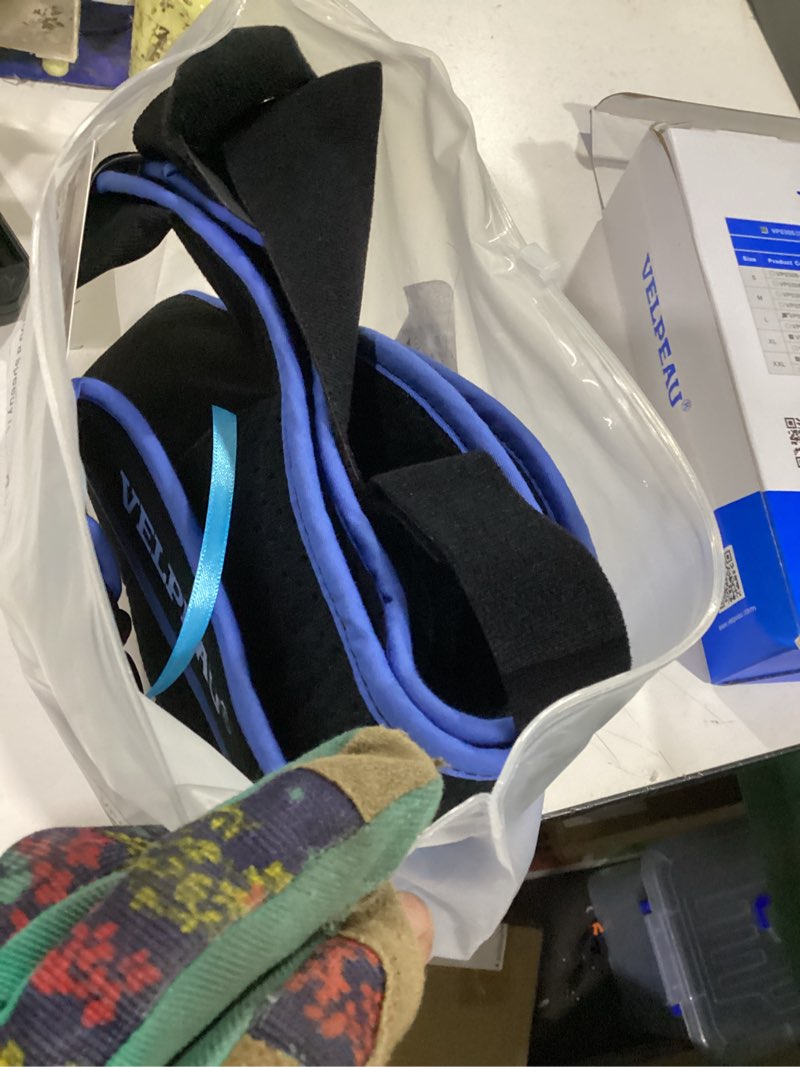 Condition photo showing New/Like New for velpeau arm sling shoulder immobilizer for women and men, fit left or right arm - rotator cuff support brace - medical sling for shoulder, clavicle, elbow injury (comfort type, large: bust 33.5?-41?) large (pack of 1) comfort version