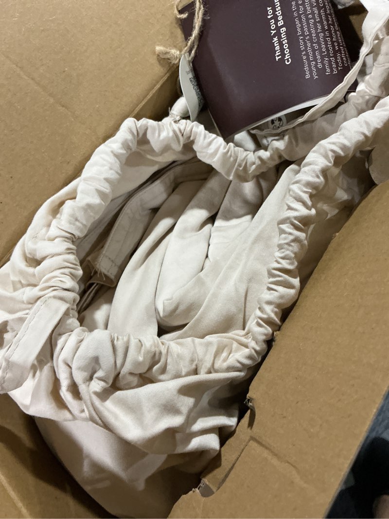 Condition photo showing Good Condition for bedsure 100% organic cotton king duvet cover set, linen, 104" x 90" | gots certified, luxury purewoven, zipper closure, ultra-soft breathable, 2 pillow shams included, 8 ties, for sensitive skins linen (no comforter) king (104" x 90")