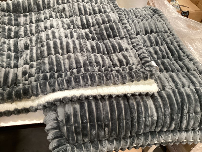 Condition photo showing Good Condition for sofa couch cover, sofa covers for dogs washable, non-slip striped sofa slipcovers for sectional sofa, sofa cover furniture protector for l shaped(dark grey, 27.6\"x 70.9\") 1pc/27.5\"x 70.9\"/rectangular dark grey