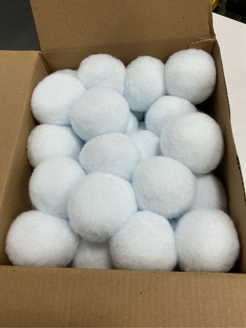 Condition photo showing New/Like New for 100 PCS Snow Fake Balls, Soft Artificial Snow Toy Balls for Kids, Indoor Snow Fight Ball Set for Multiplayer Outdoor Parent-Child Throwing Game Winter Christmas Decorations Party Present