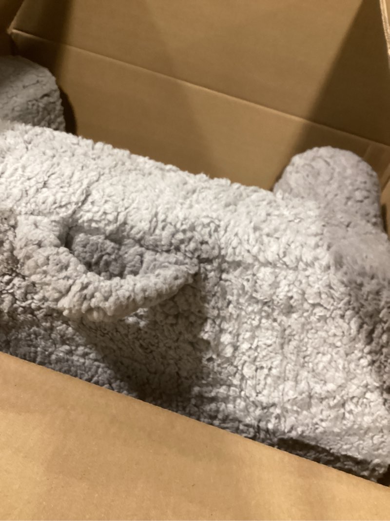 Condition photo showing Good Condition for Similar product ALIMORDEN Kids Ultra-Soft Snuggle Foam Filled Chair, Single Cuddly Sofa for Boys and Girls, Dinosaur Cute Dinosaur