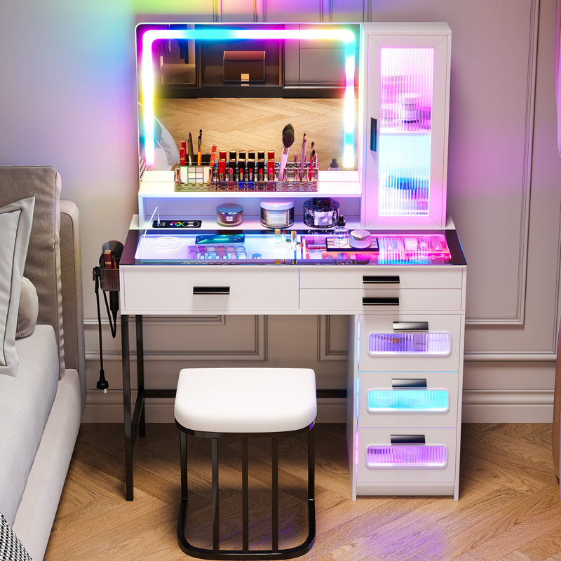 Incomplete Helenann Vanity