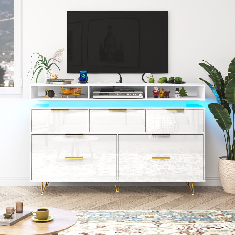 7 drawer dresser with power outlet and led light